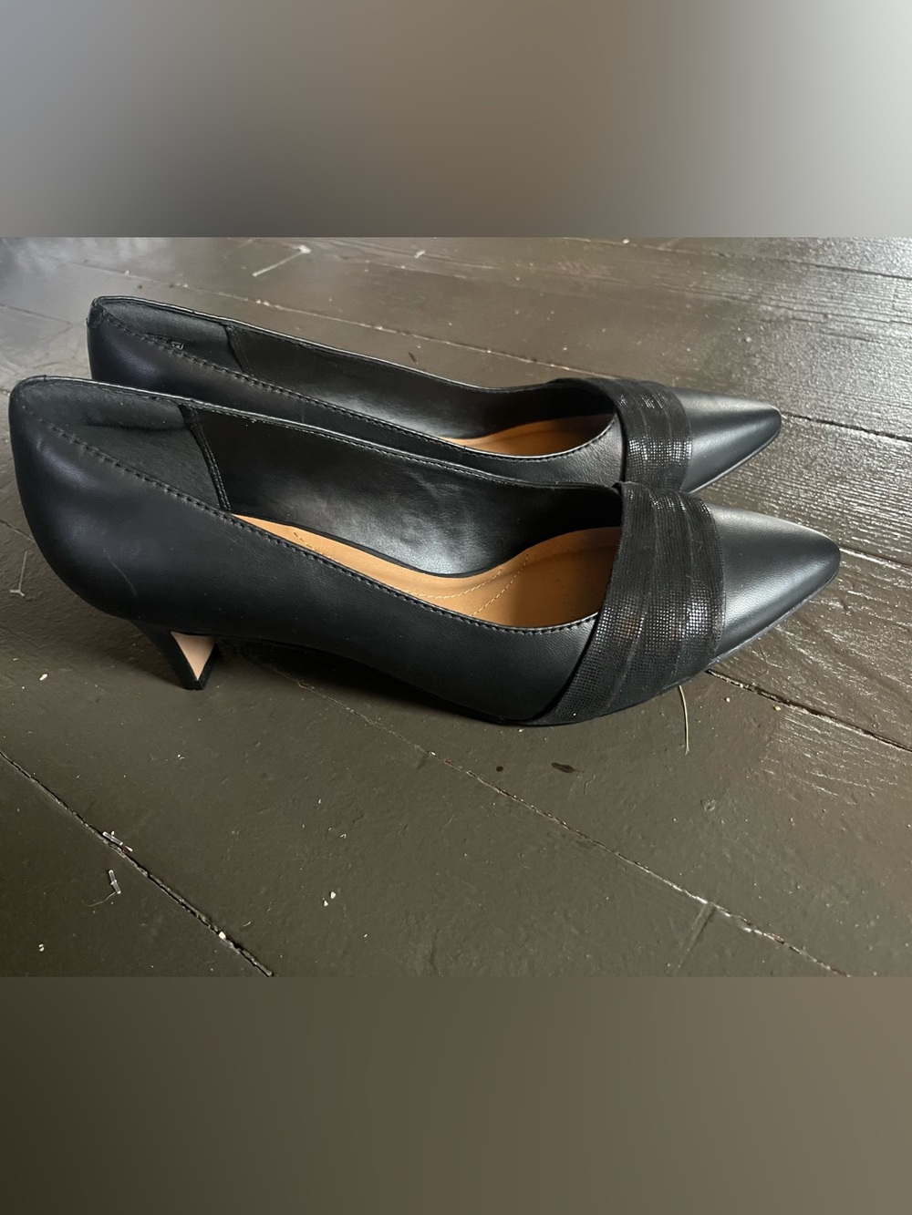 Clarks Crewso Maddie Black Pointed-Toe Low Heel Pumps - Picture 4 of 12
